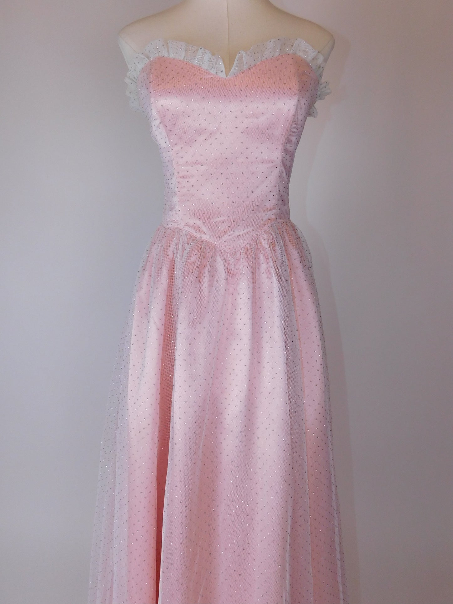 Close front view of 1980s Gunne Sax Jessica McClintock pink strapless satin gown with lace trim sweetheart bodice