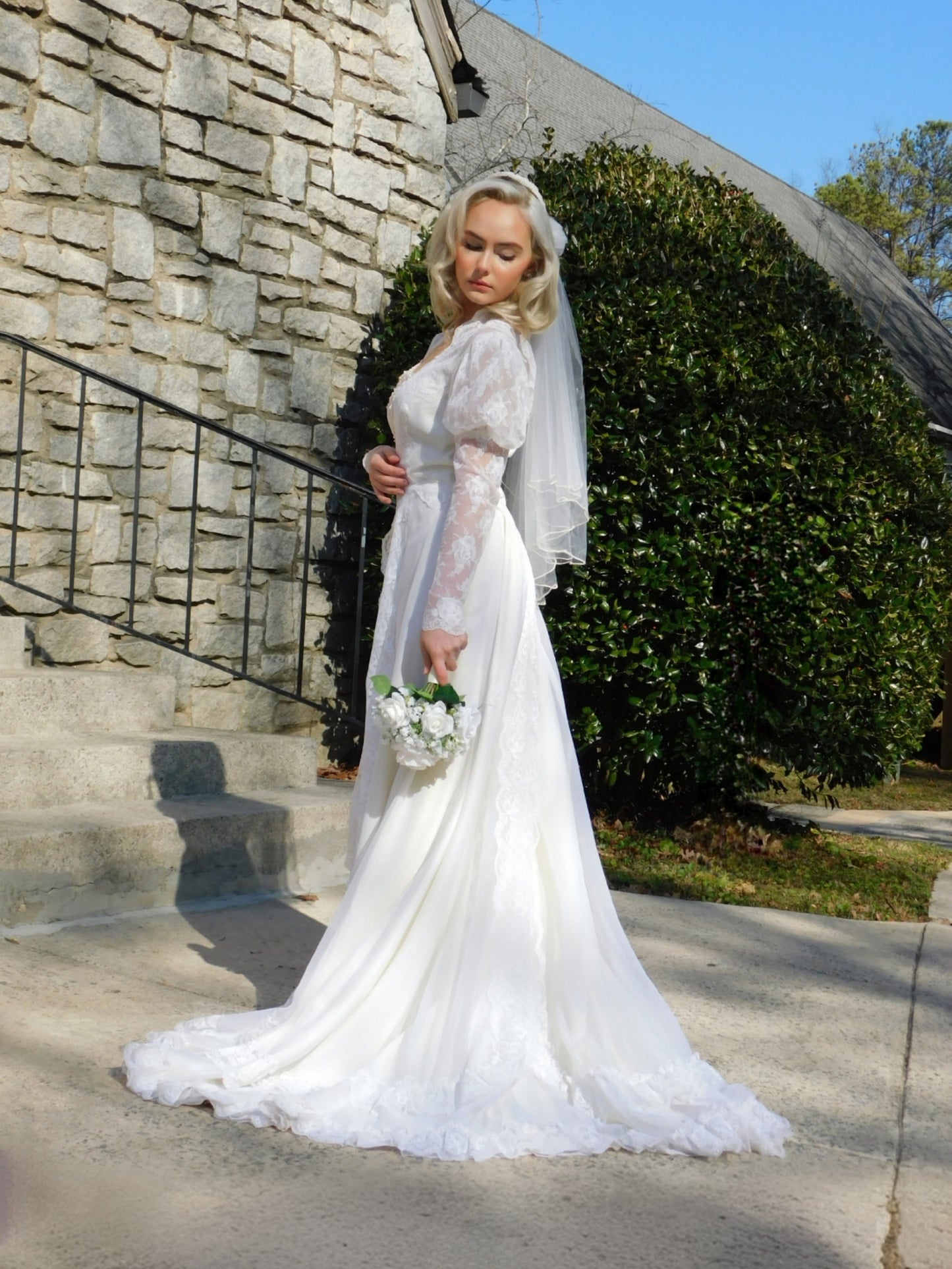 1950s Beautiful Wedding Gown with Veil