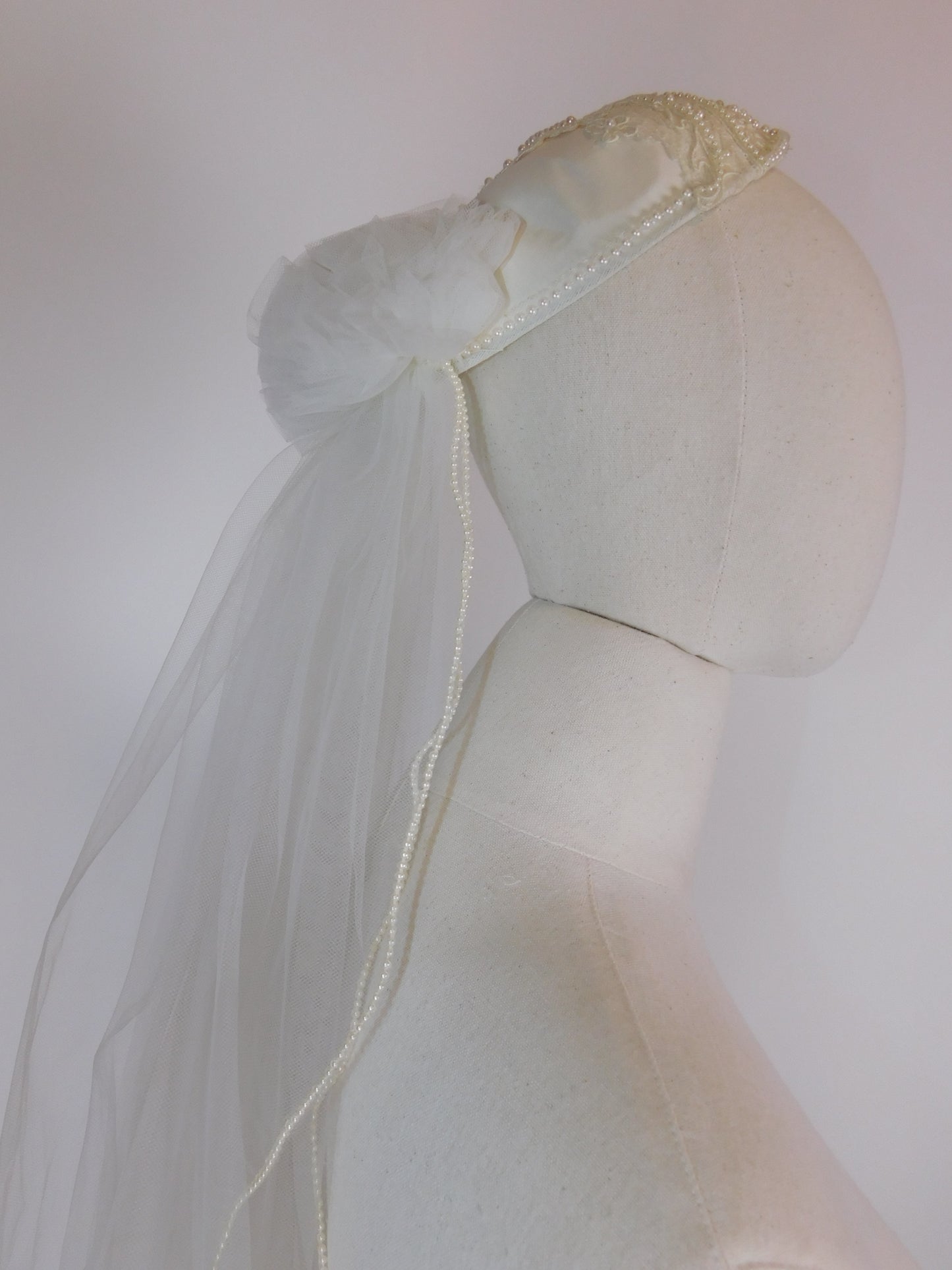 1950s Beautiful Wedding Gown with Veil