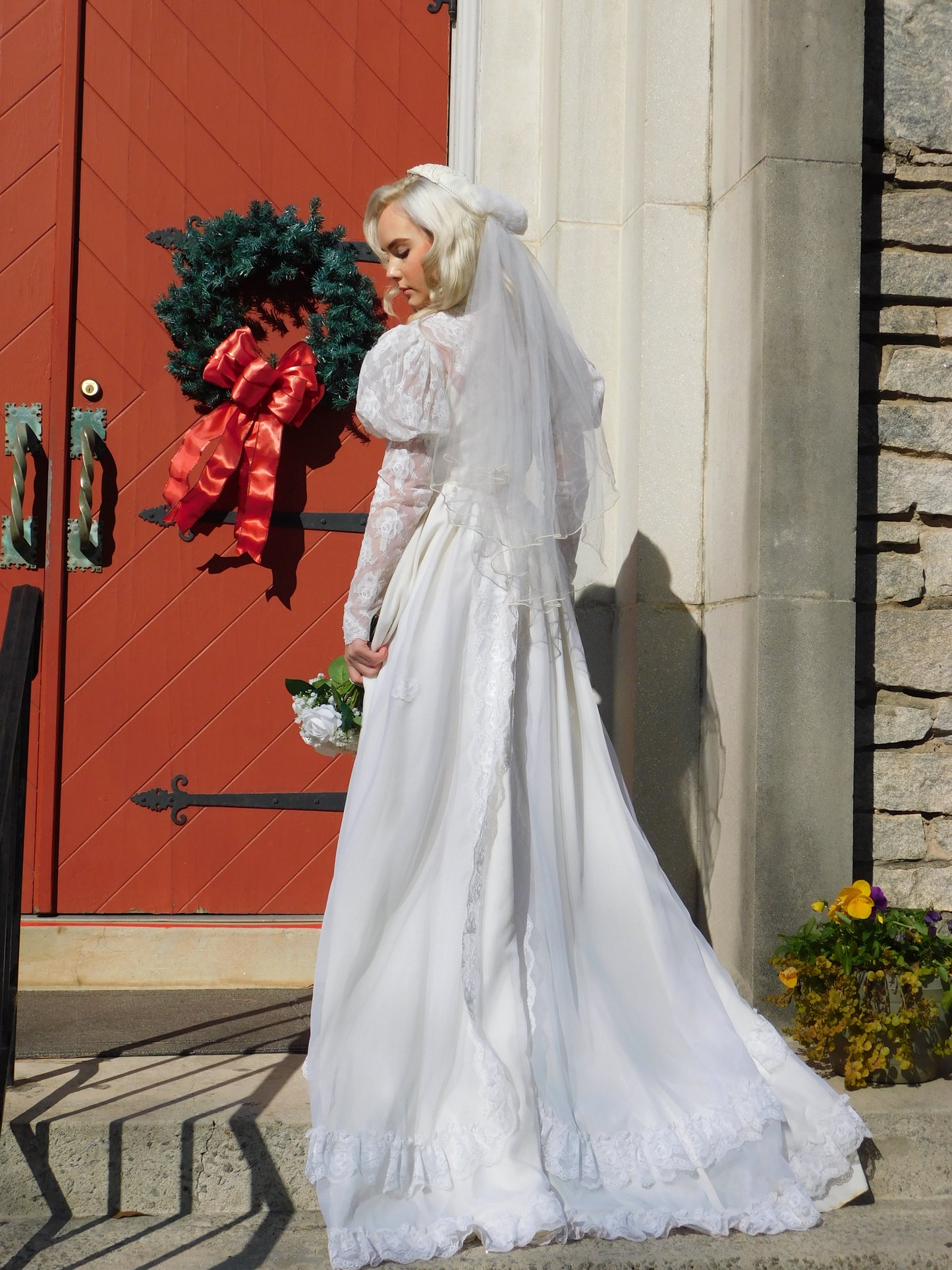 1950s Beautiful Wedding Gown with Veil