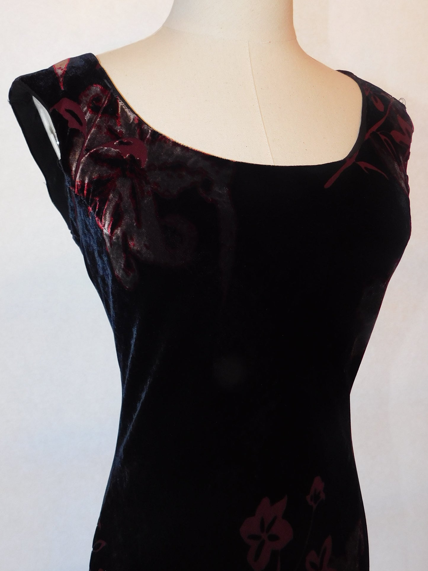 Close-up of scoop neckline on silk devoré velvet dress with rich floral burnout detailing on shoulder