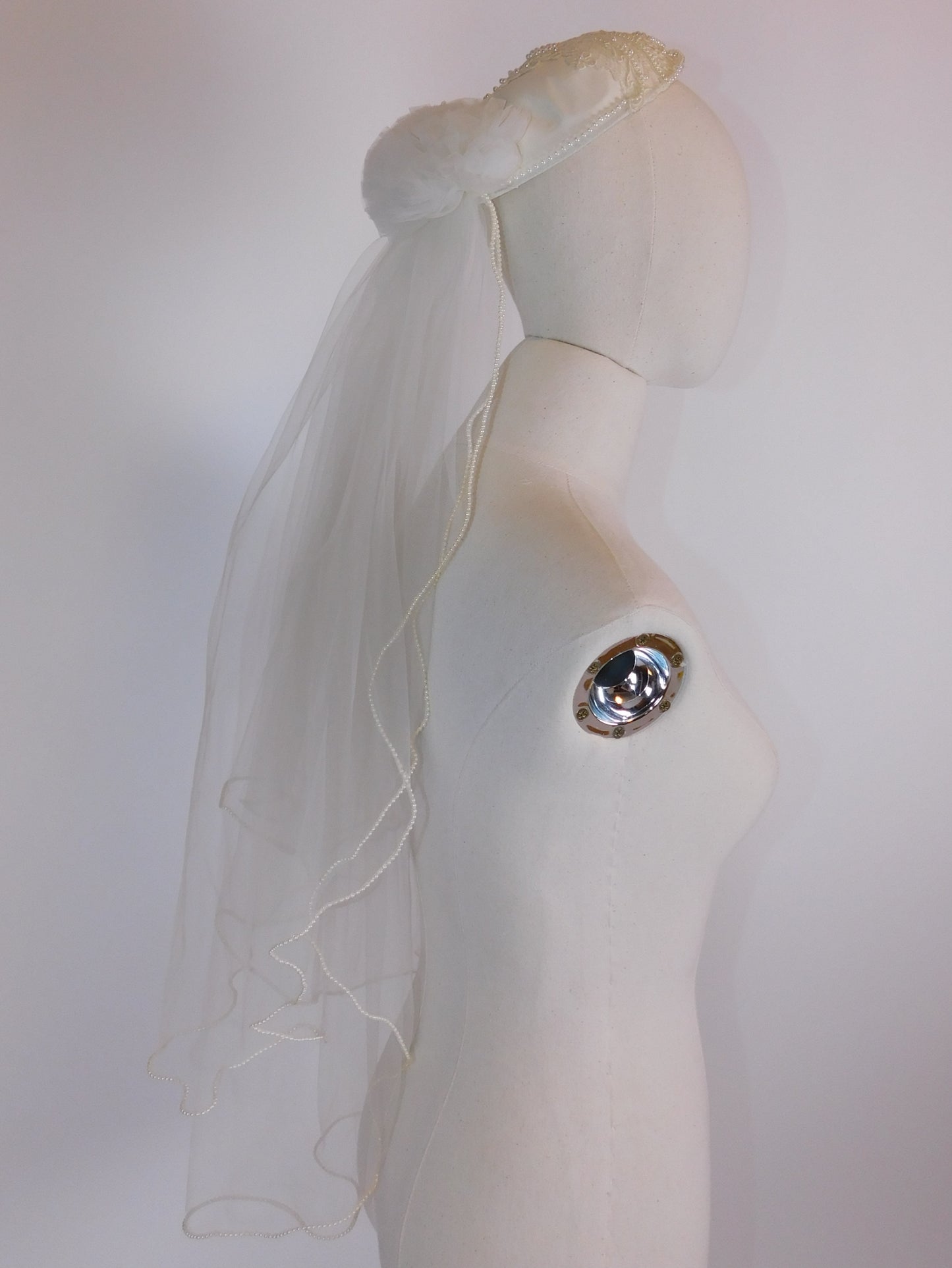 1950s Beautiful Wedding Gown with Veil