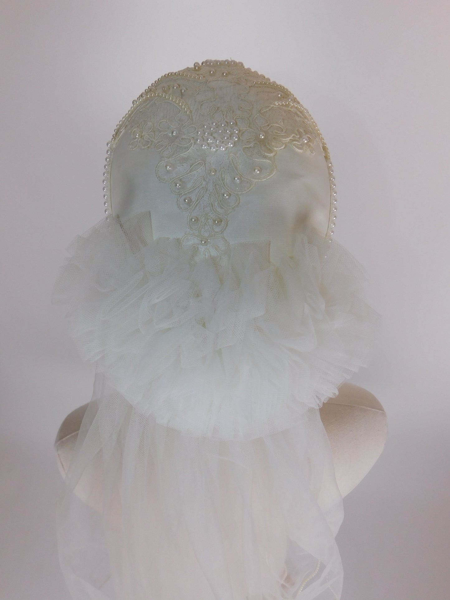 1950s Beautiful Wedding Gown with Veil