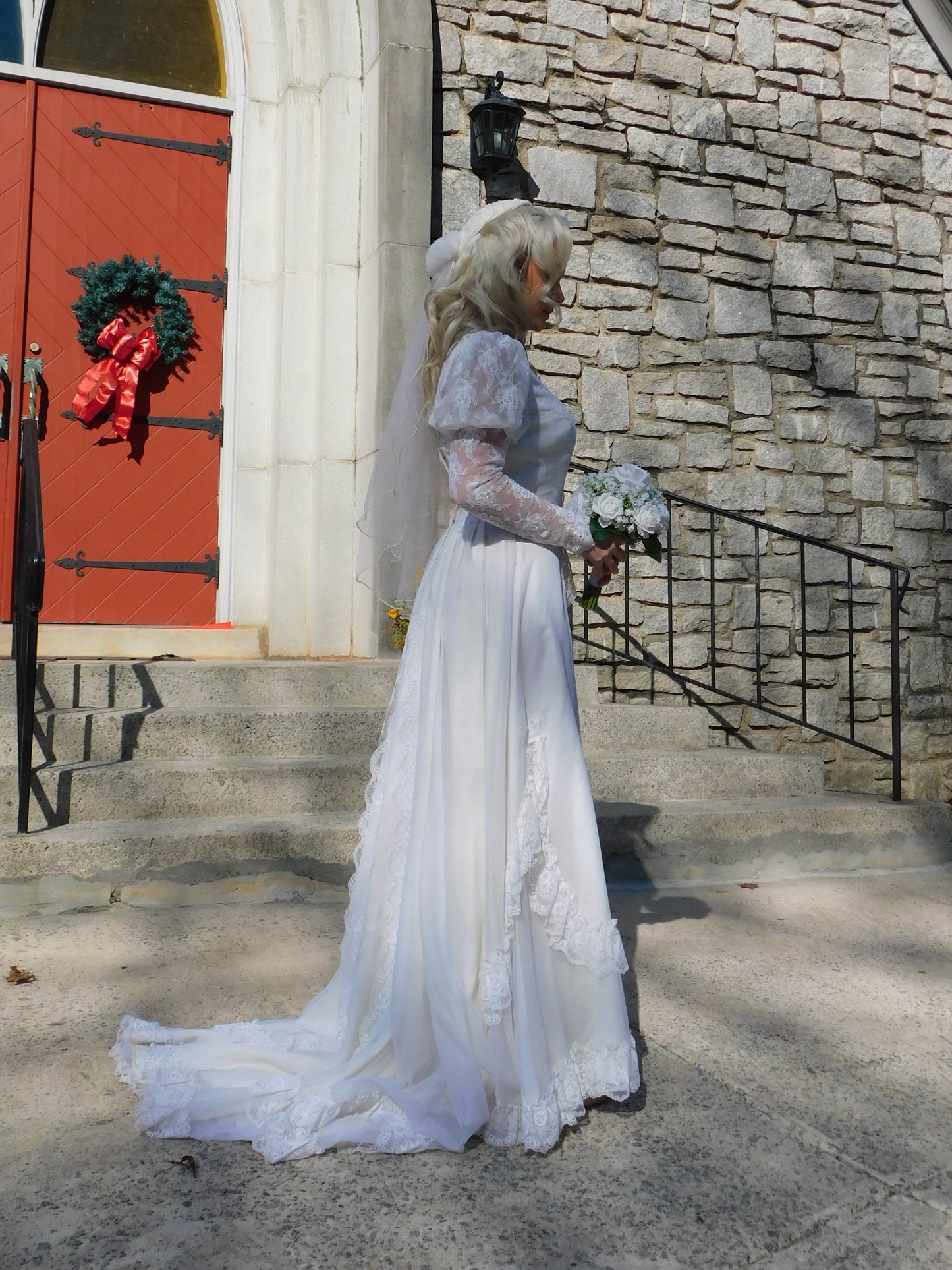 1950s Beautiful Wedding Gown with Veil