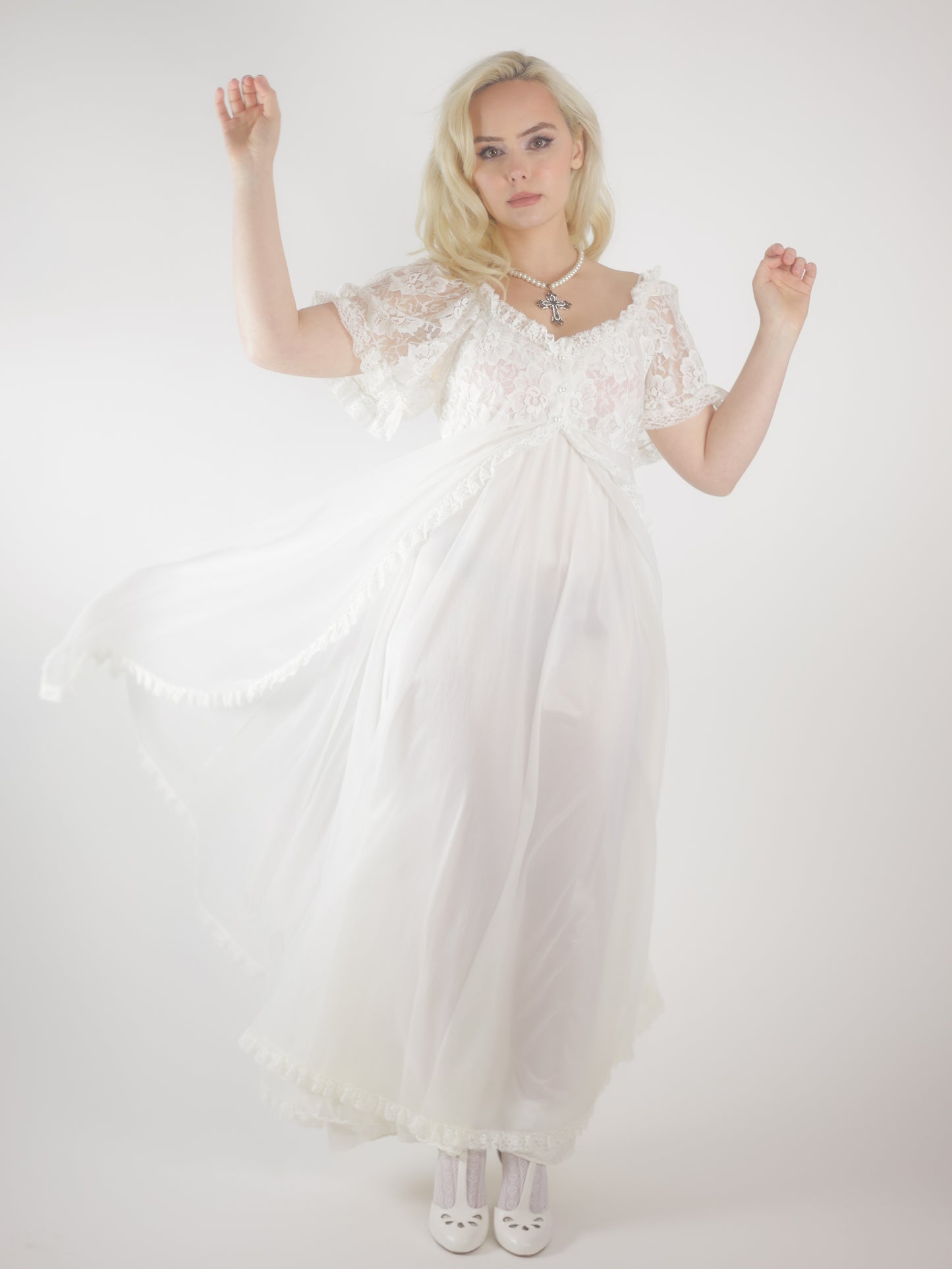 Vintage 1970s Bridal Peignoir Set in Sheer Chiffon and Lace with Removable Robe