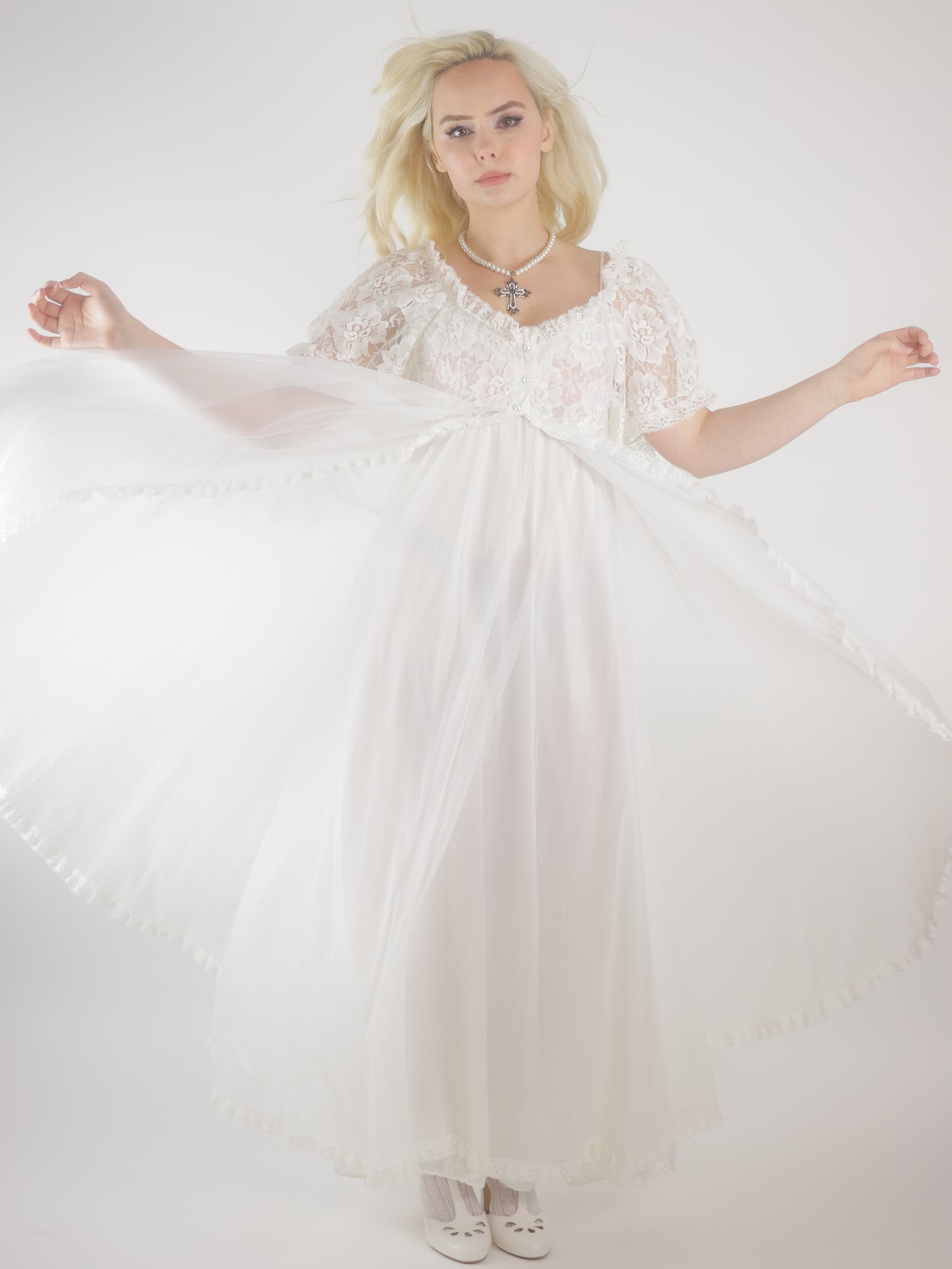 Vintage 1970s Bridal Peignoir Set in Sheer Chiffon and Lace with Removable Robe