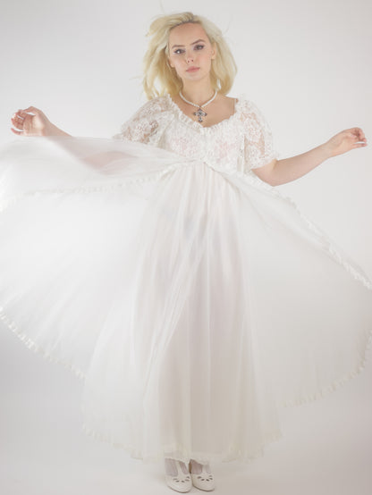 Vintage 1970s Bridal Peignoir Set in Sheer Chiffon and Lace with Removable Robe