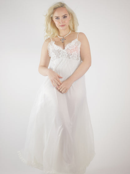 Vintage 1970s Bridal Peignoir Set in Sheer Chiffon and Lace with Removable Robe