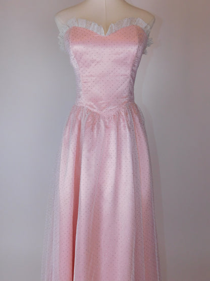 Close front view of 1980s Gunne Sax Jessica McClintock pink strapless satin gown with lace trim sweetheart bodice