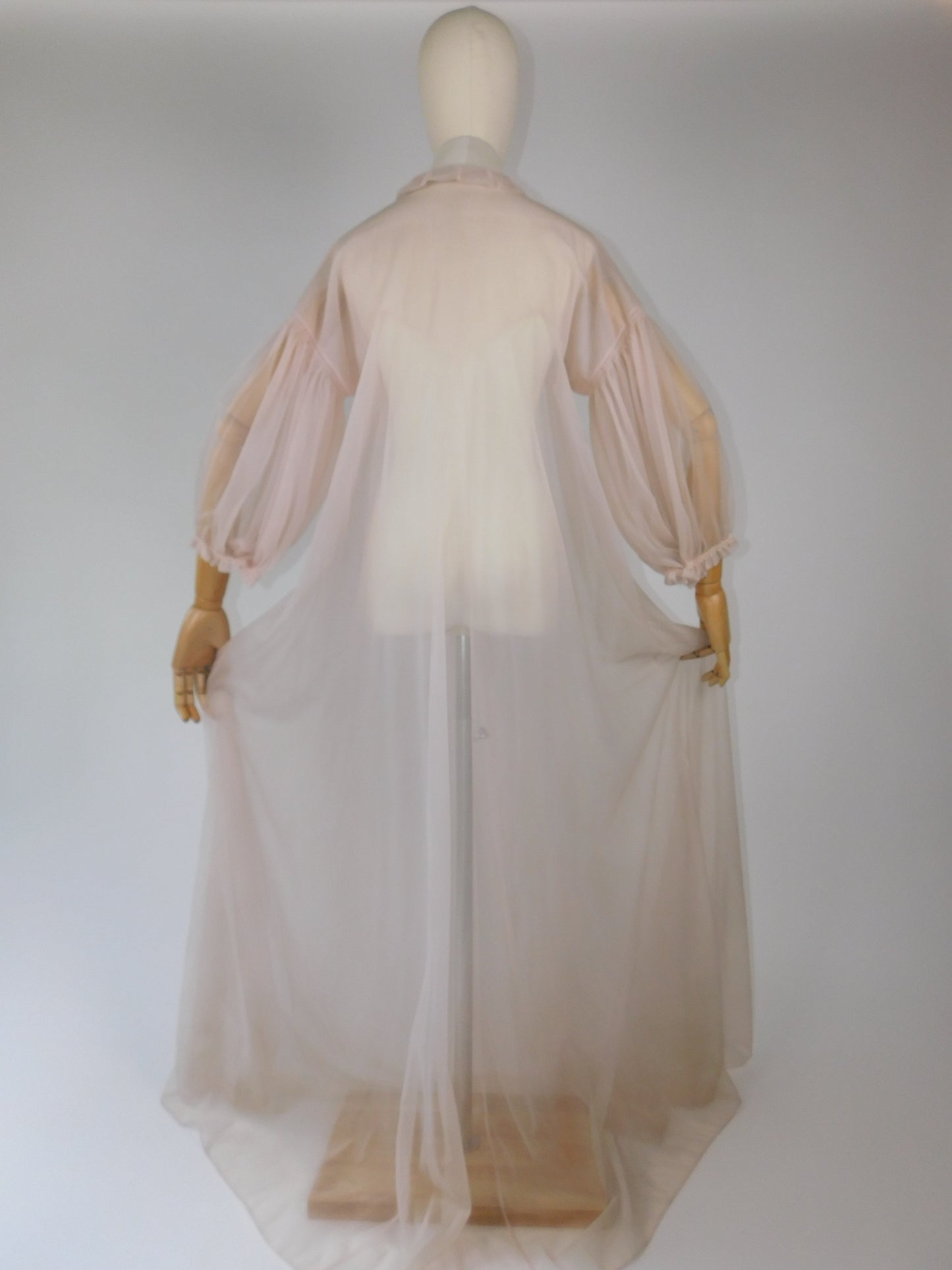 1960s Vanity Fair Pink Sheer Puff Sleeve One Button Peignoir