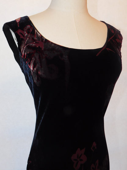 Close-up of scoop neckline on silk devoré velvet dress with rich floral burnout detailing on shoulder