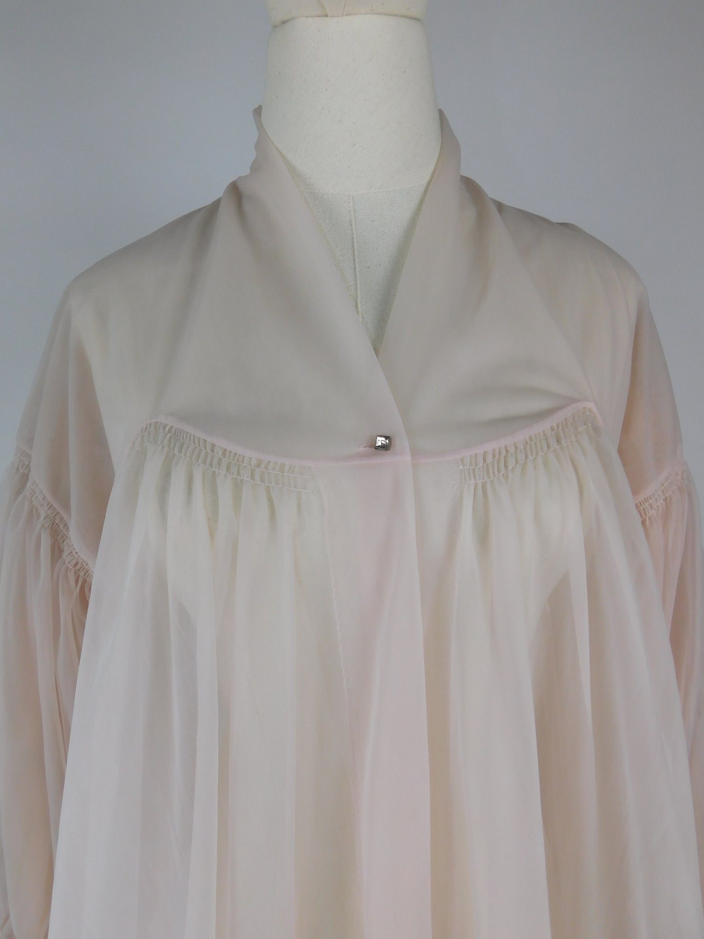 1960s Vanity Fair Pink Sheer Puff Sleeve One Button Peignoir