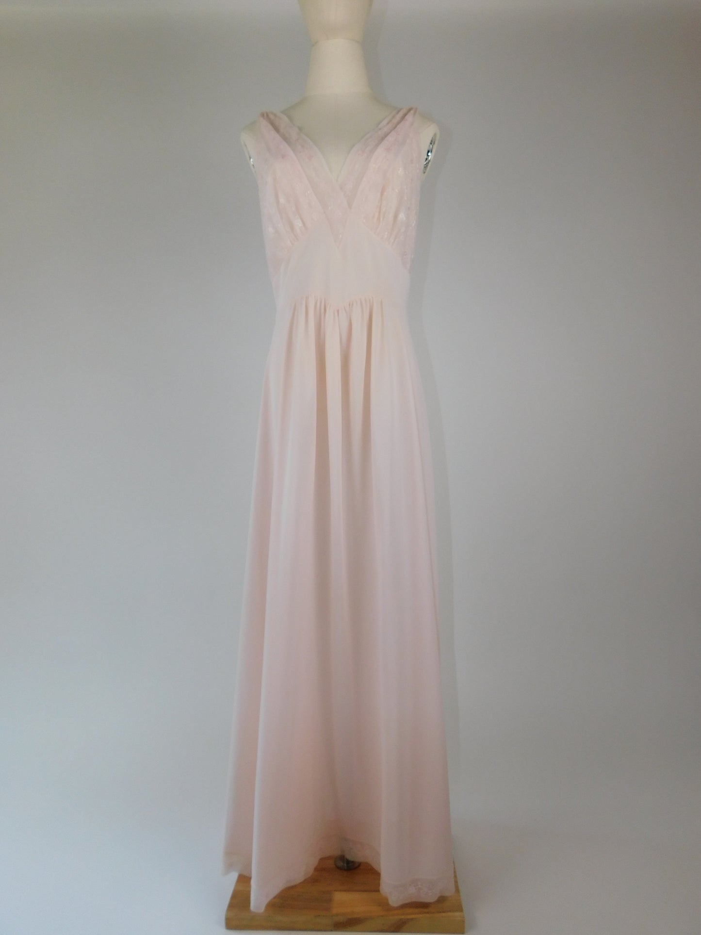 1960s Vanity Fair Light Pink Chemise